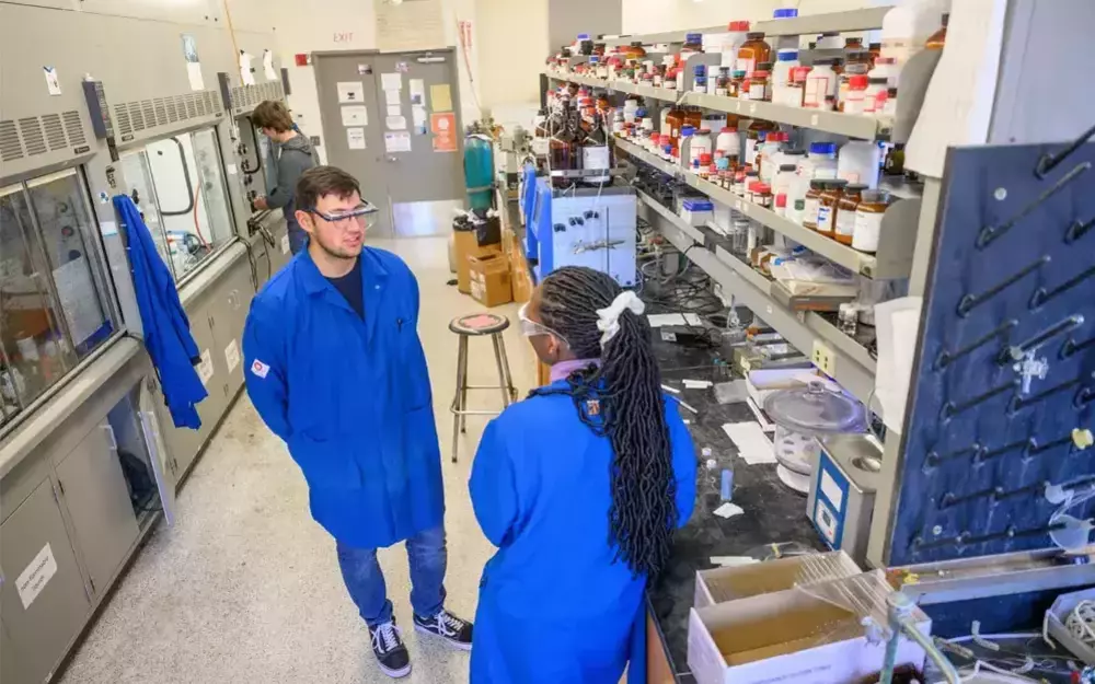 Undergraduate researchers Isaiah Pereira ’25 and Ainee Martin ’25 chat in the Helquist lab in Stepan Chemistry.